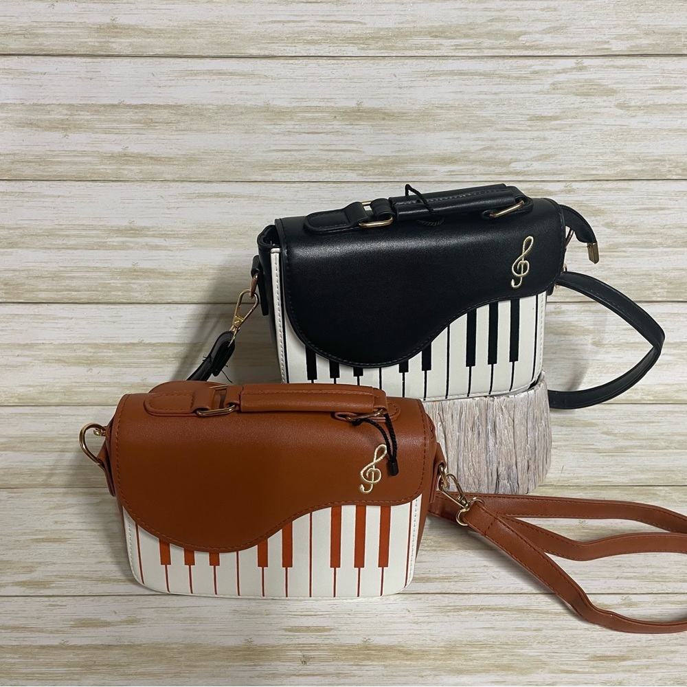 Piano crossbody